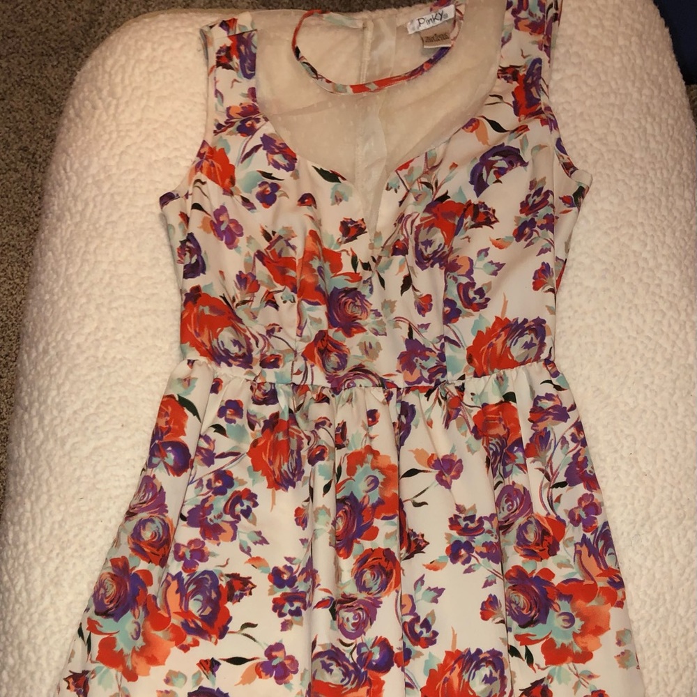 Stunning, sweet floral dress.